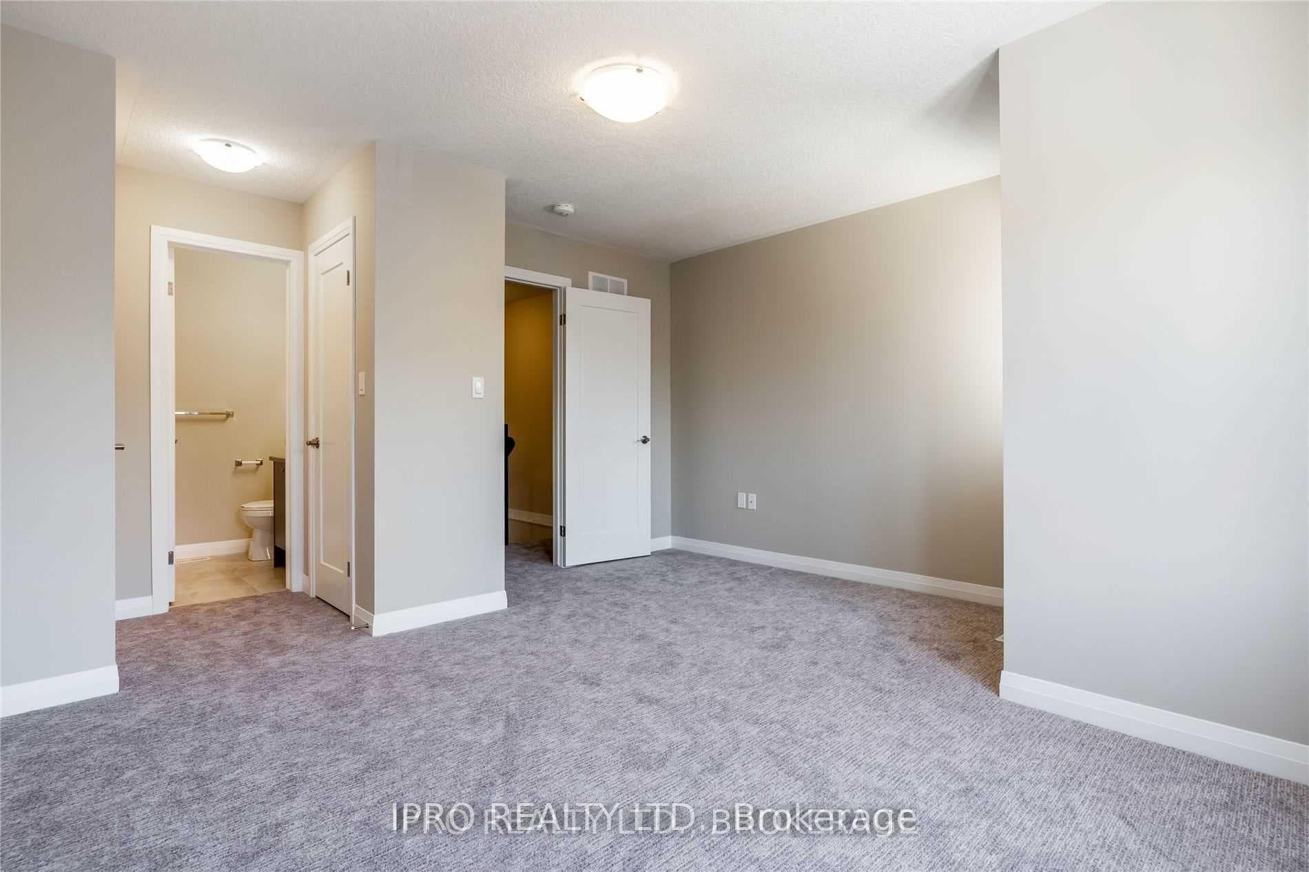 61 Aquarius Crescent photo 7