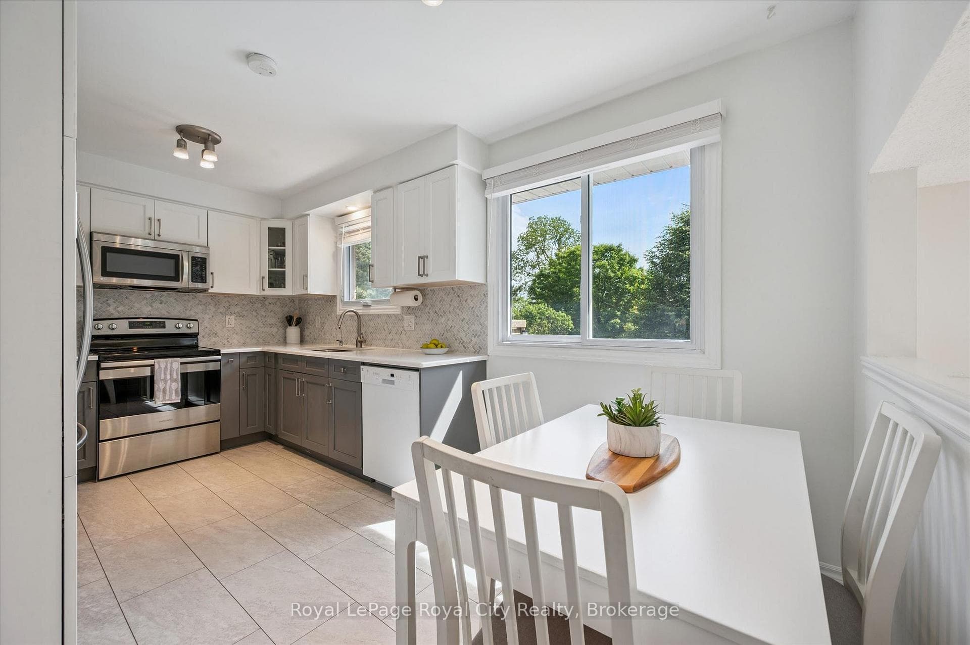 38 Shadybrook Crescent photo 14