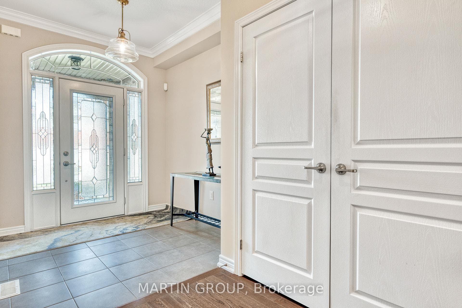 152 Echovalley Drive photo 5