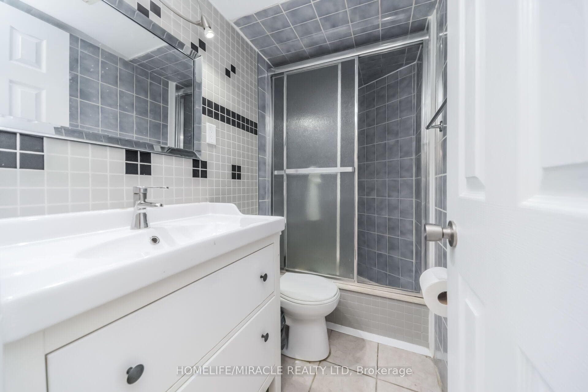 5591 Whistler Crescent photo 35