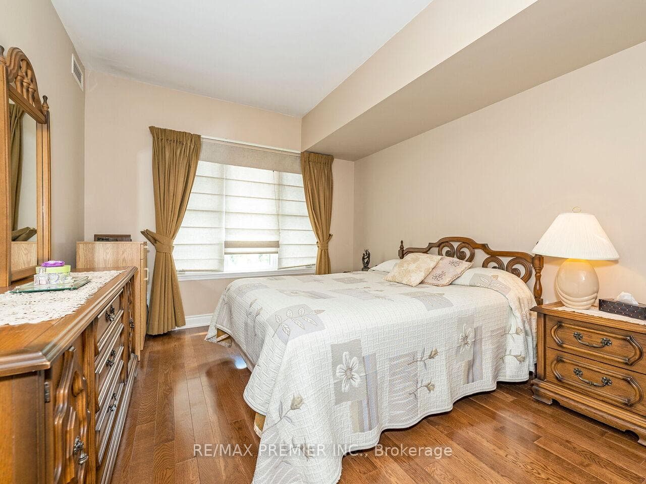 10211 Keele Street Unit 302 photo 25
