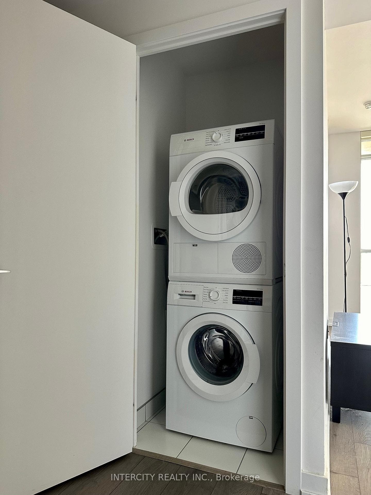 297 College Street Unit 820 photo 19