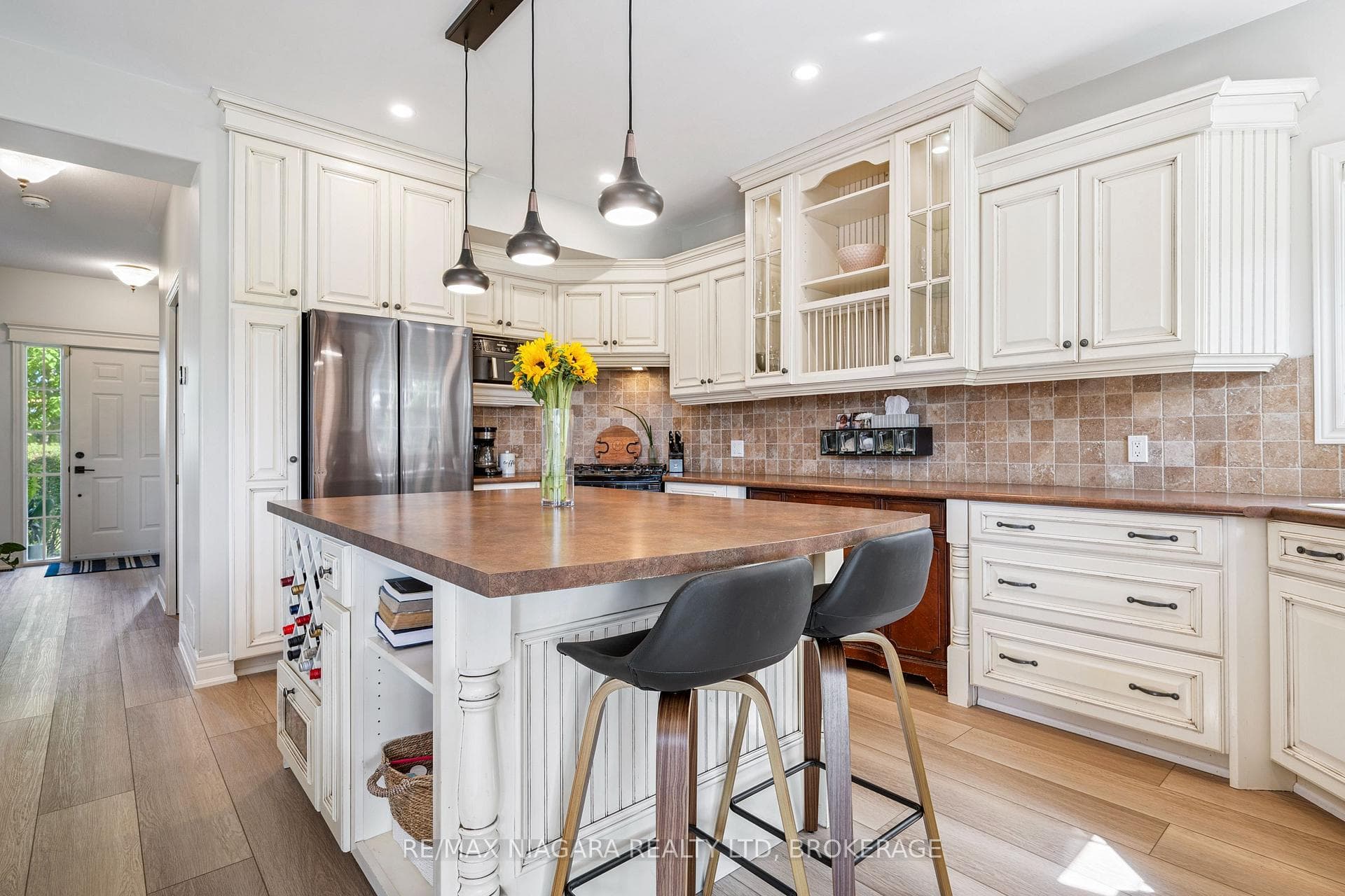 Large island, great for cooking and baking
