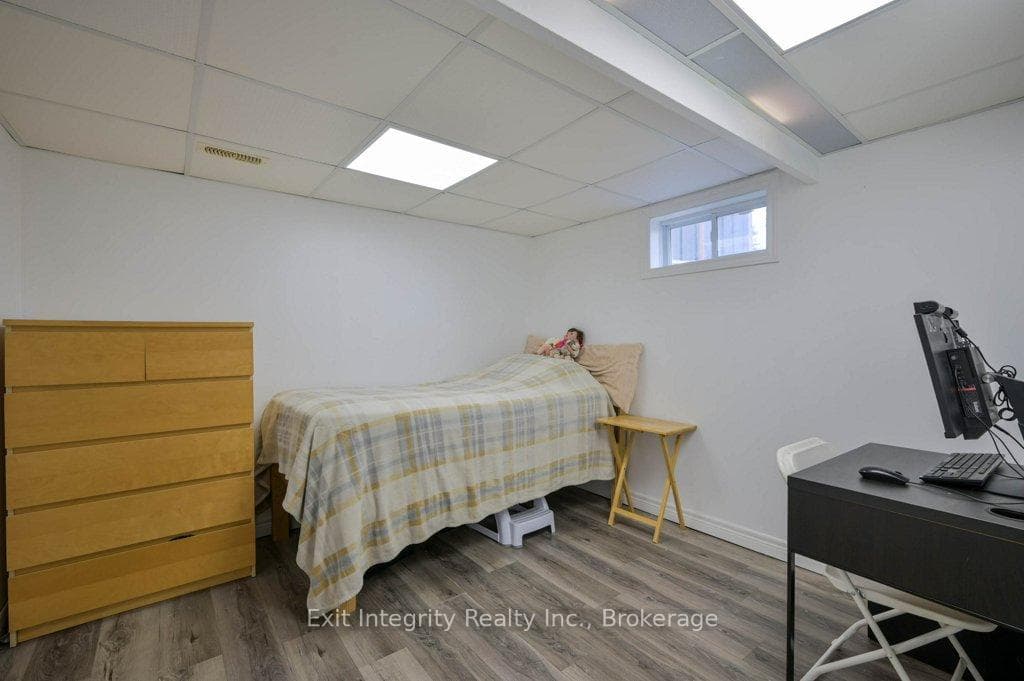 98 Morton Avenue photo 29