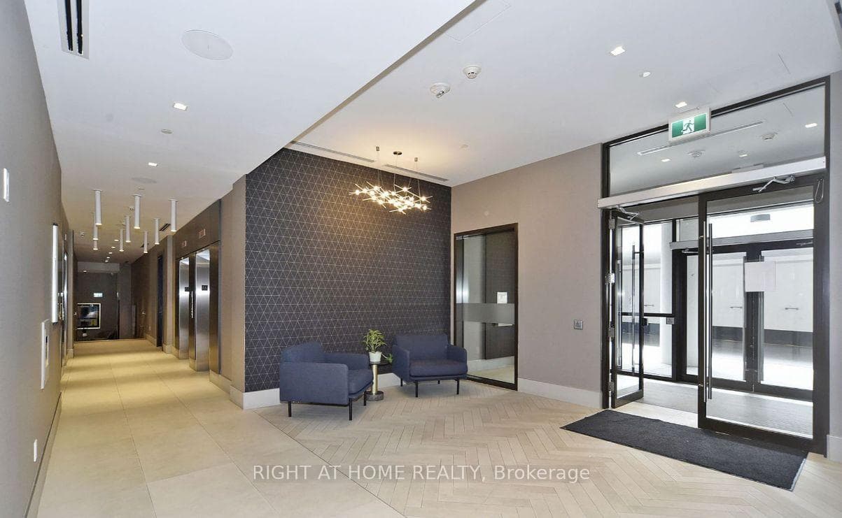 2550 Simcoe Street Unit 820 photo 3