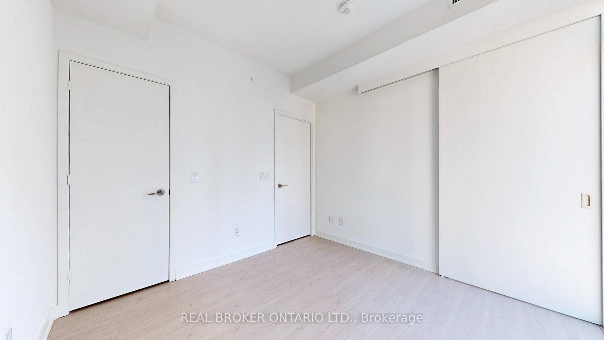 65 Mutual Street Unit 1505 photo 8