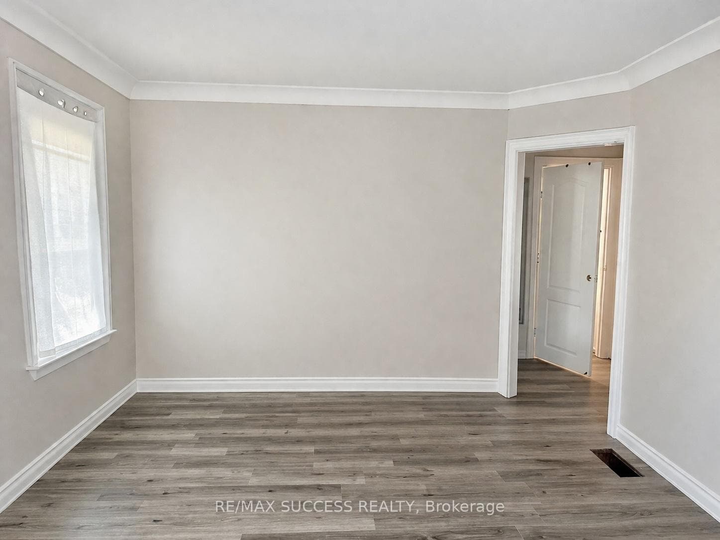 738 MOUNT PLEASANT Road photo 4