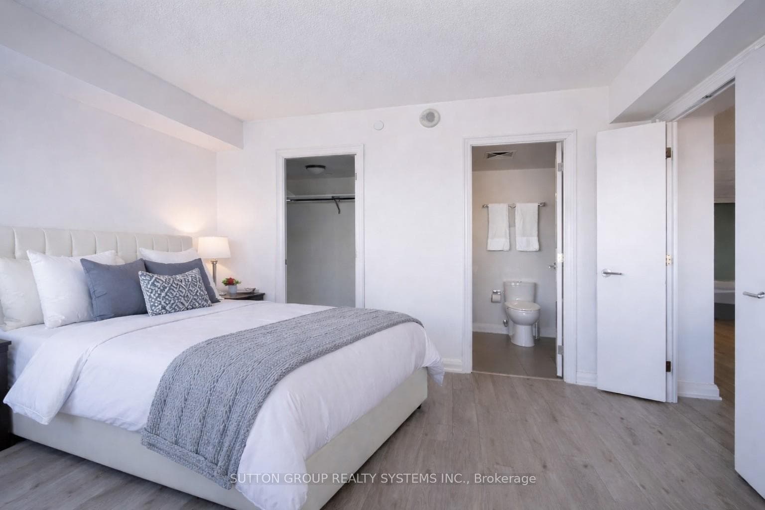 155 Yorkville Avenue Unit 2503 photo 13