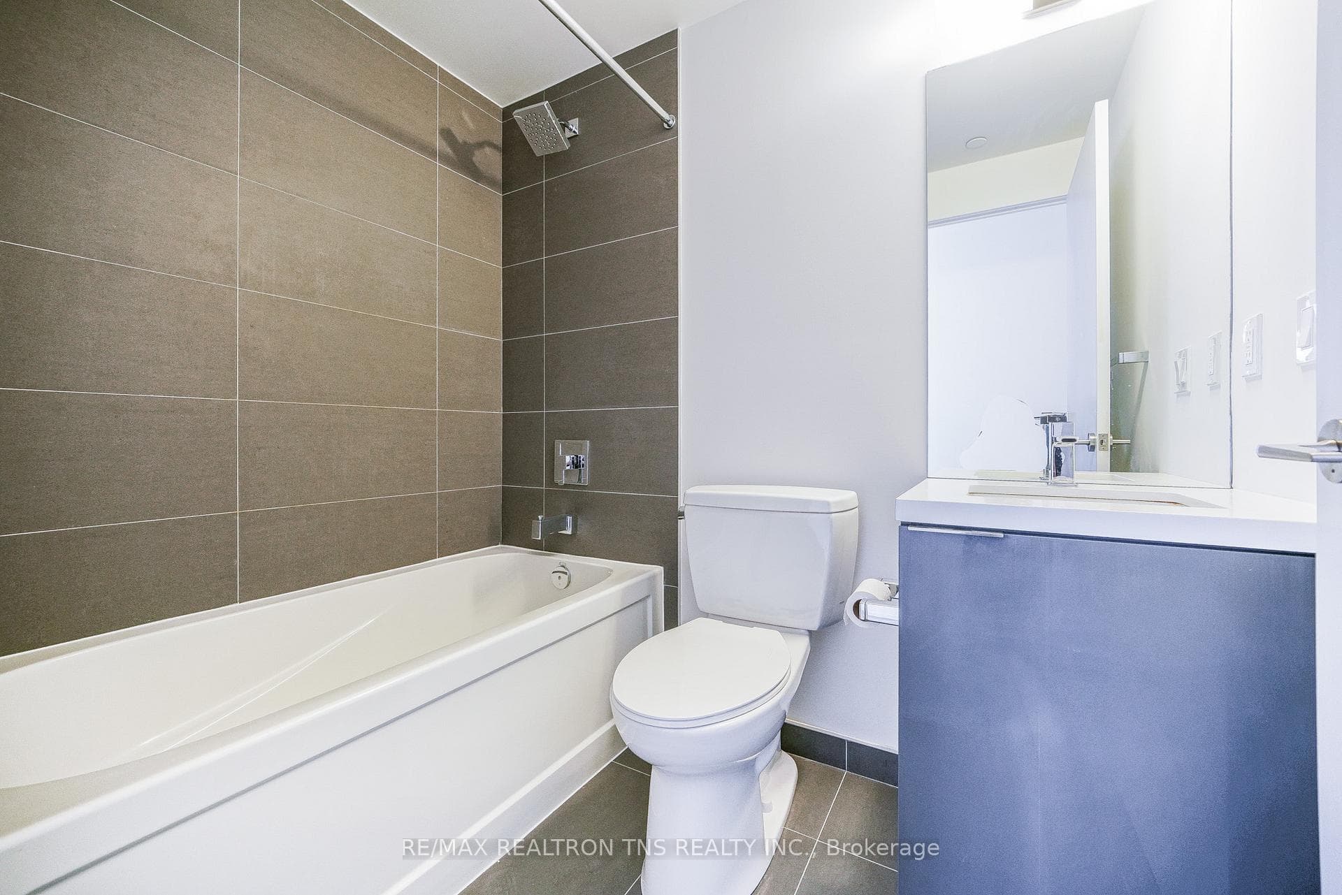 8 Eglinton Avenue Unit 908 photo 18