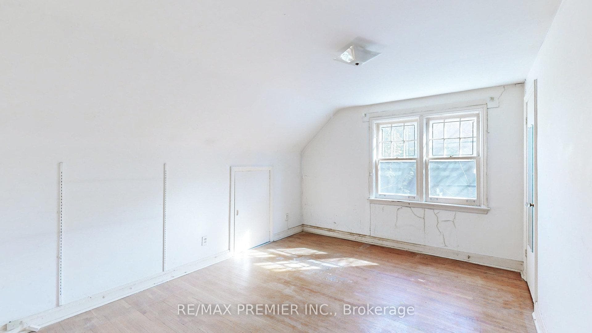 123 Viewmount Avenue photo 8