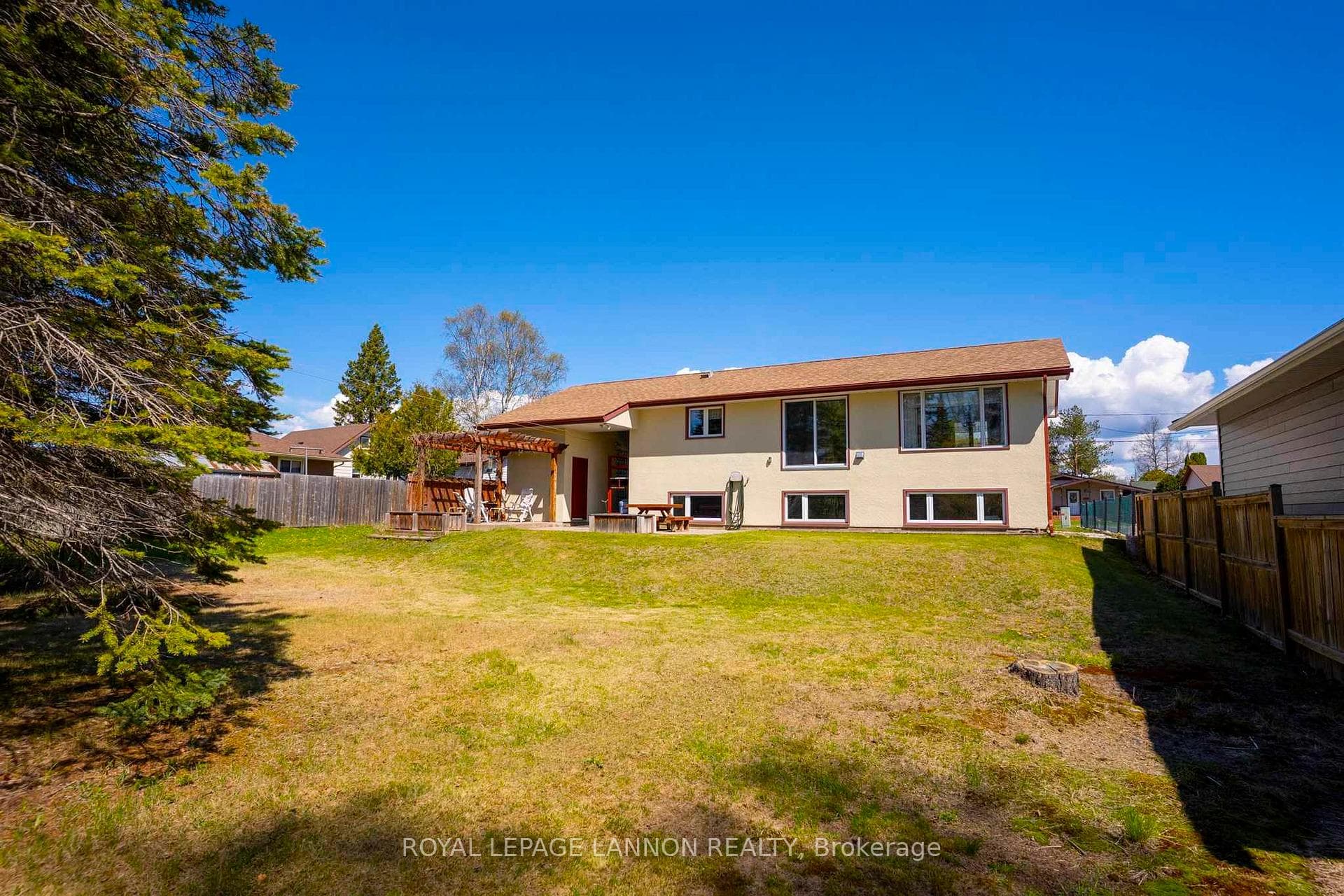 429 Elliott Street photo 46