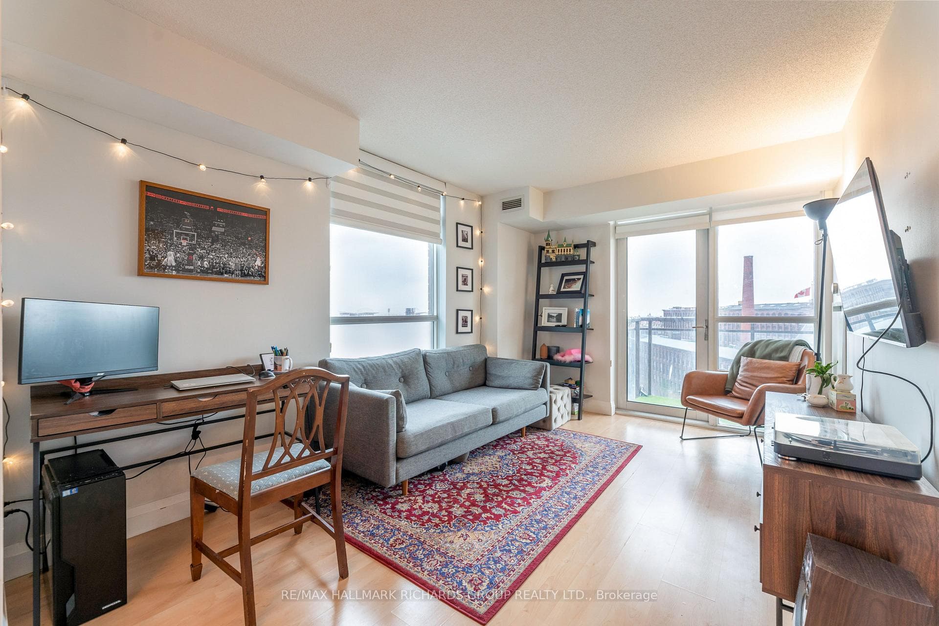 38 Joe Shuster Way Unit 906 photo 3