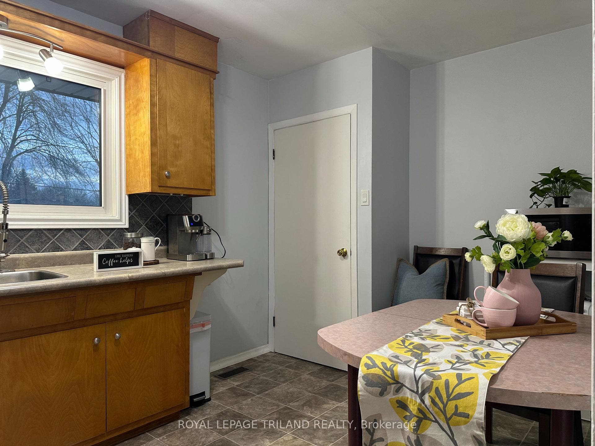25 Hawkesbury Avenue photo 24