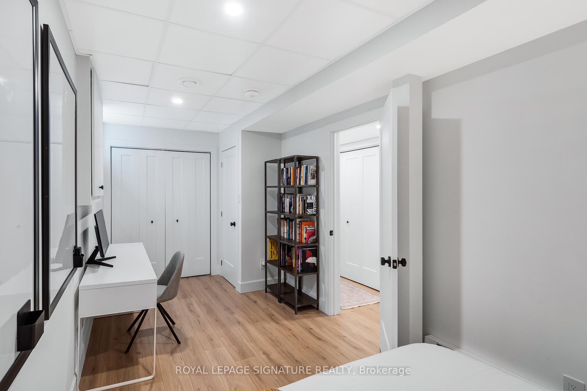 326 Leslie Street photo 25