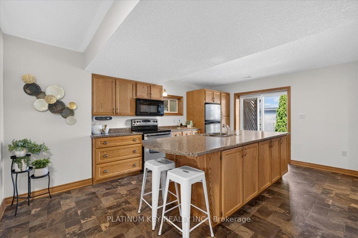282 Beattie Street photo 11