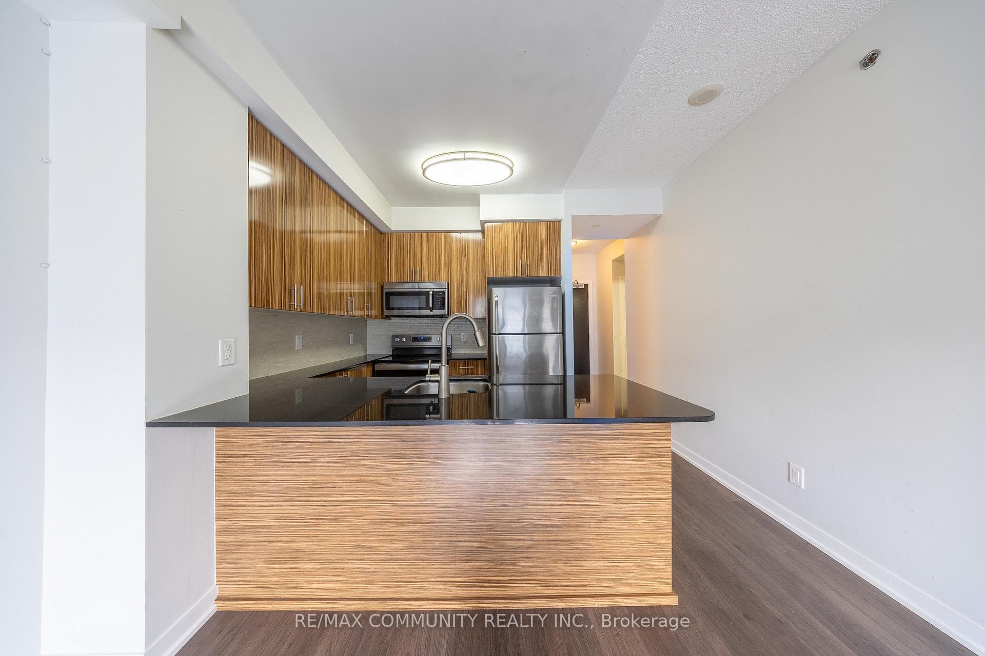 225 Sackville Street Unit 807 photo 7