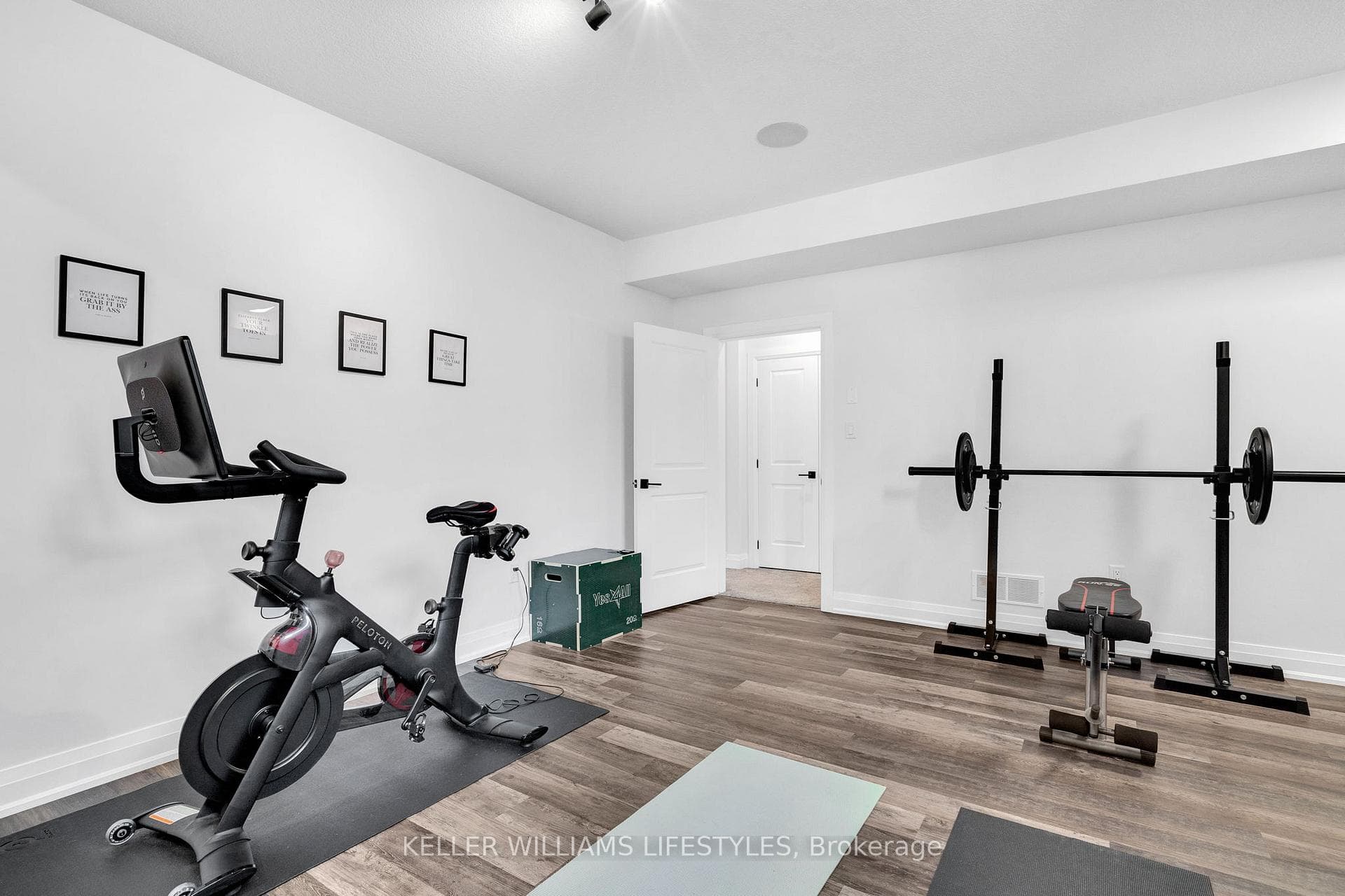 1724 Upper West Avenue photo 43