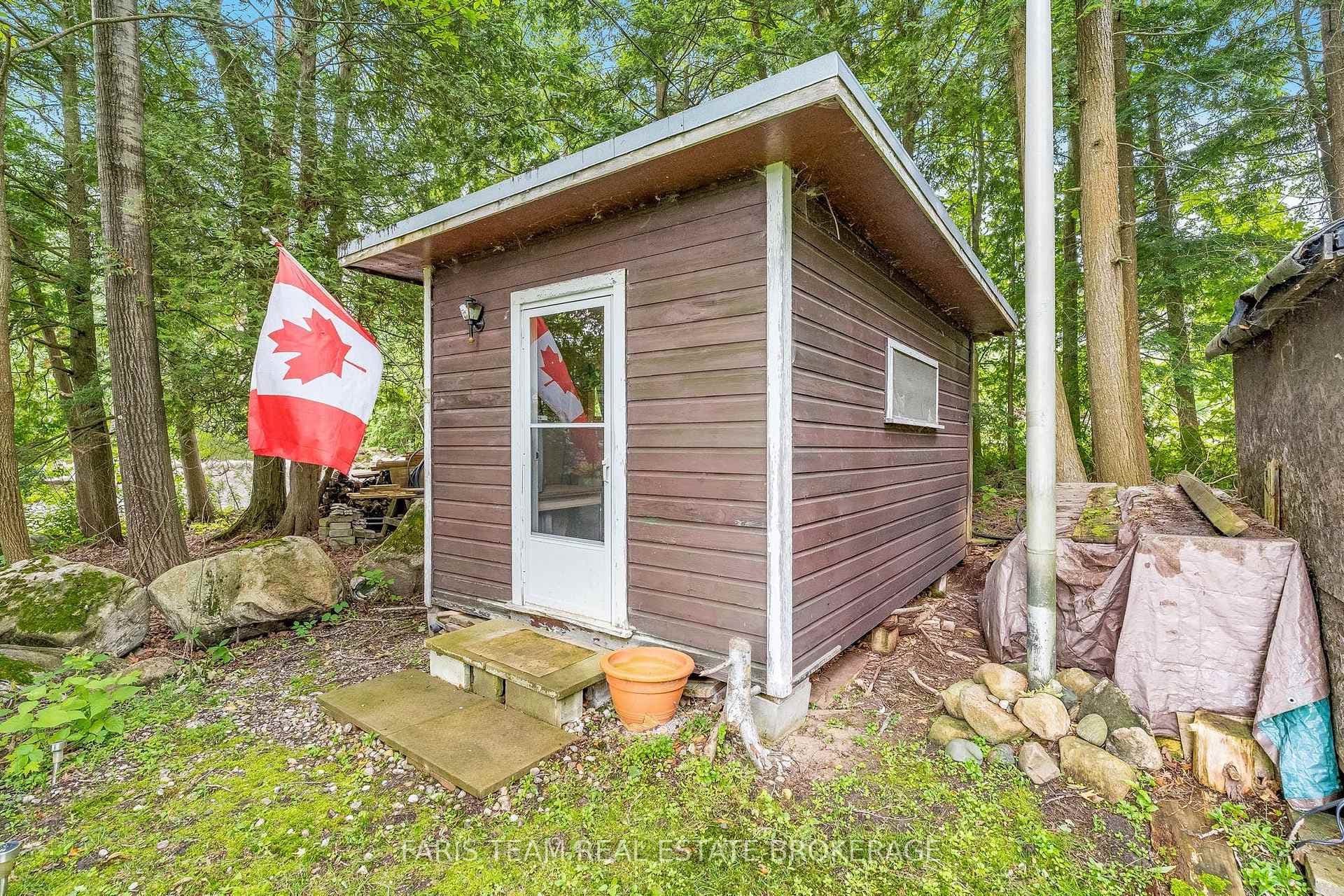 1697 Champlain Road photo 16