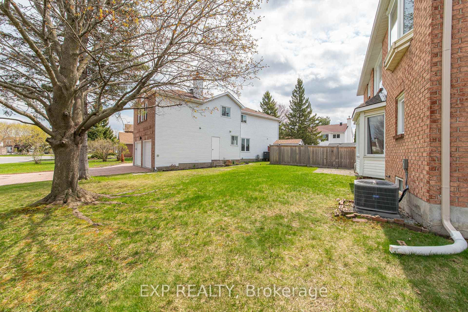 1399 Cheverny Crescent photo 40