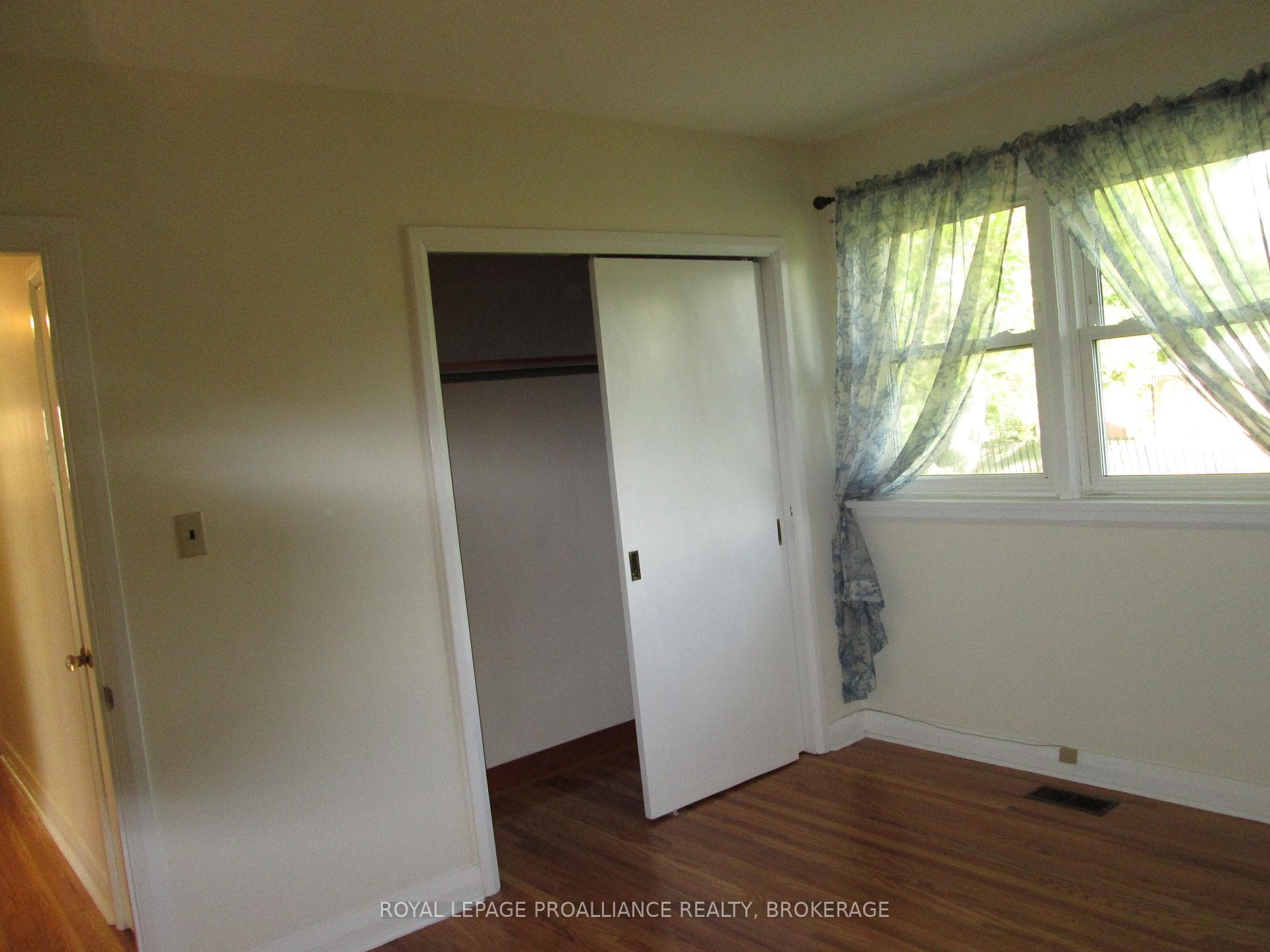 50 Campbell Crescent photo 7