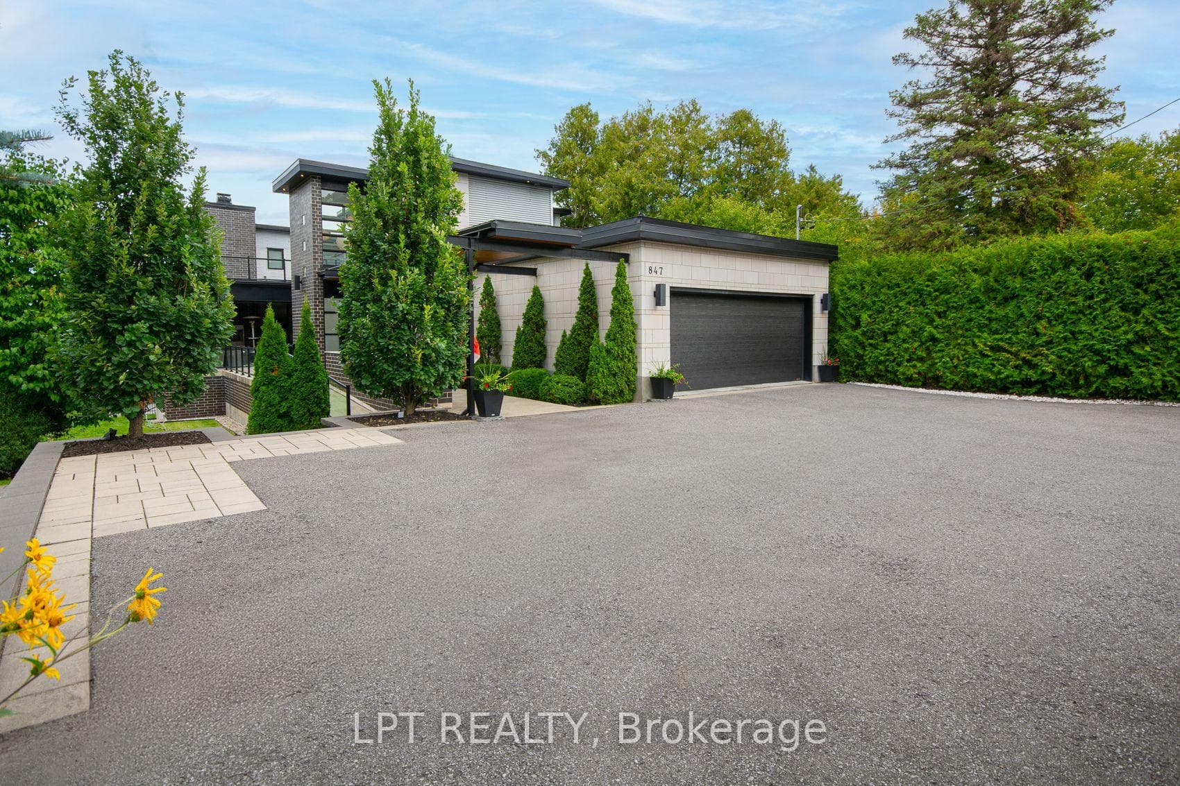 847 Walkley Road photo 4