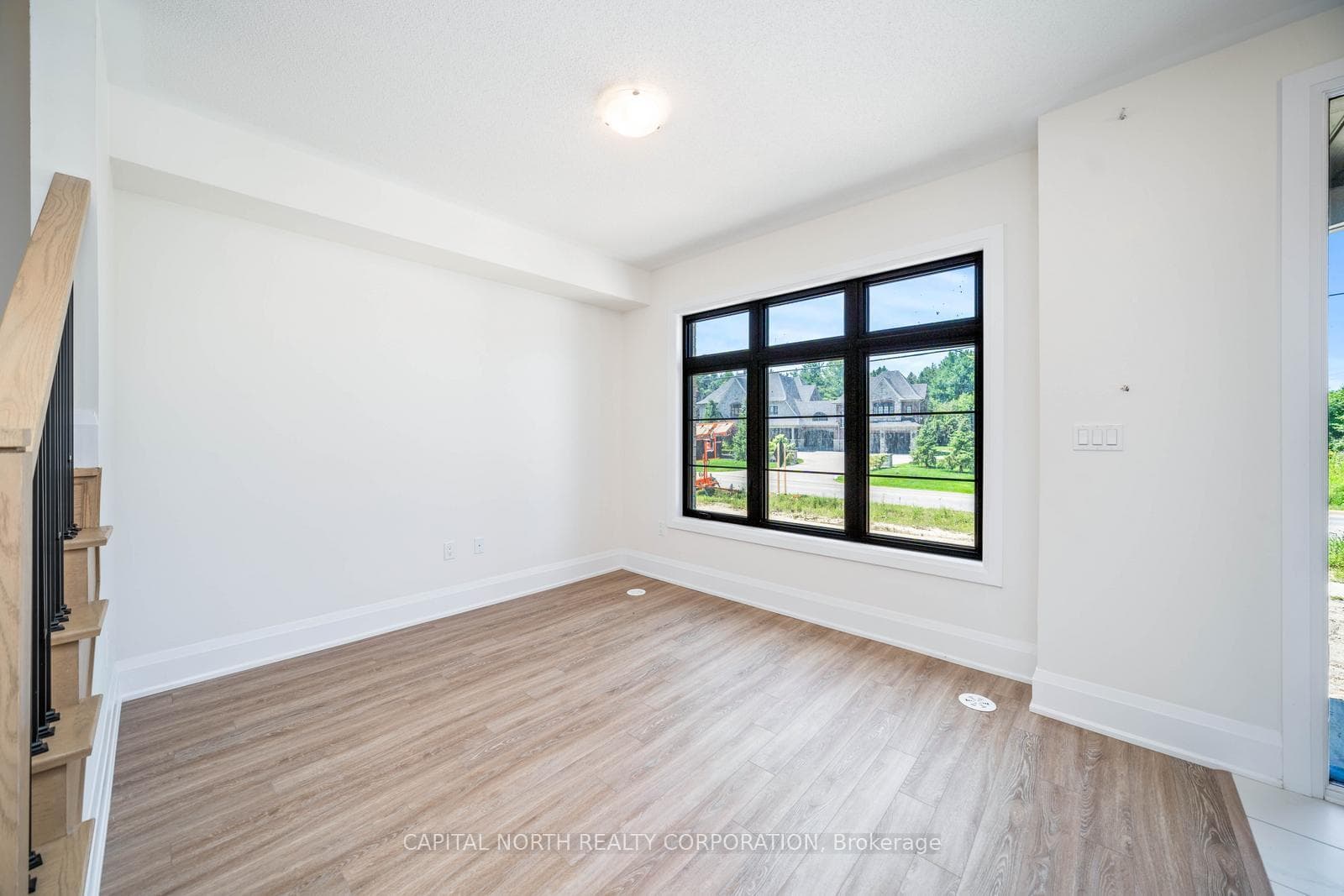 154 De La Roche Drive photo 7