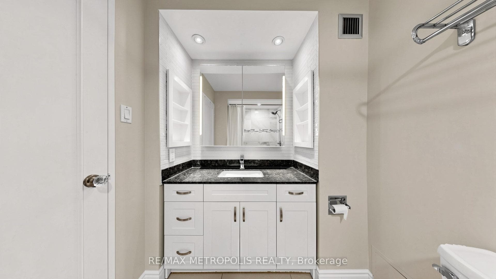 1300 BLOOR Street Unit 1803 photo 11