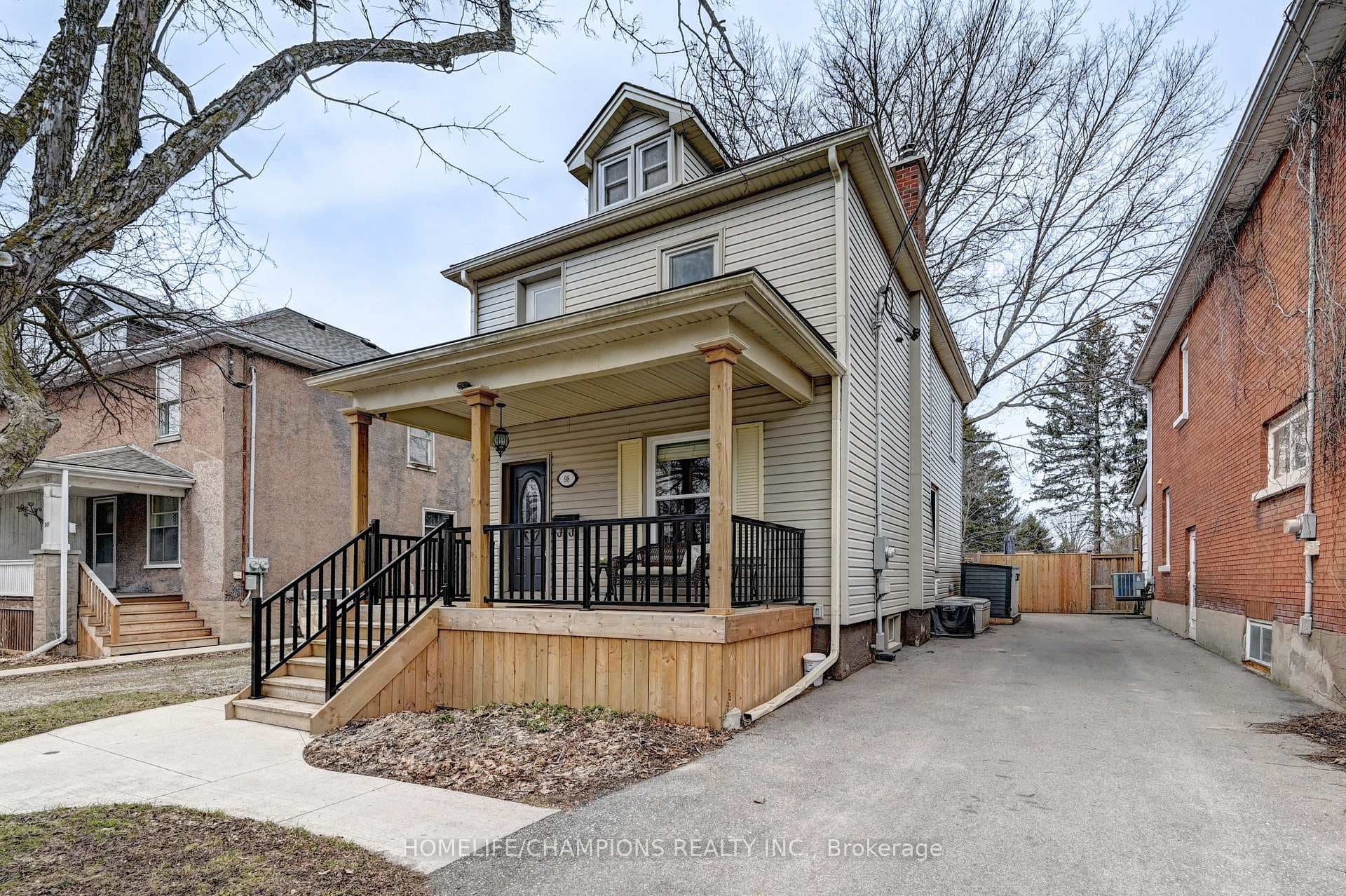 98 McNaughton Street photo 2