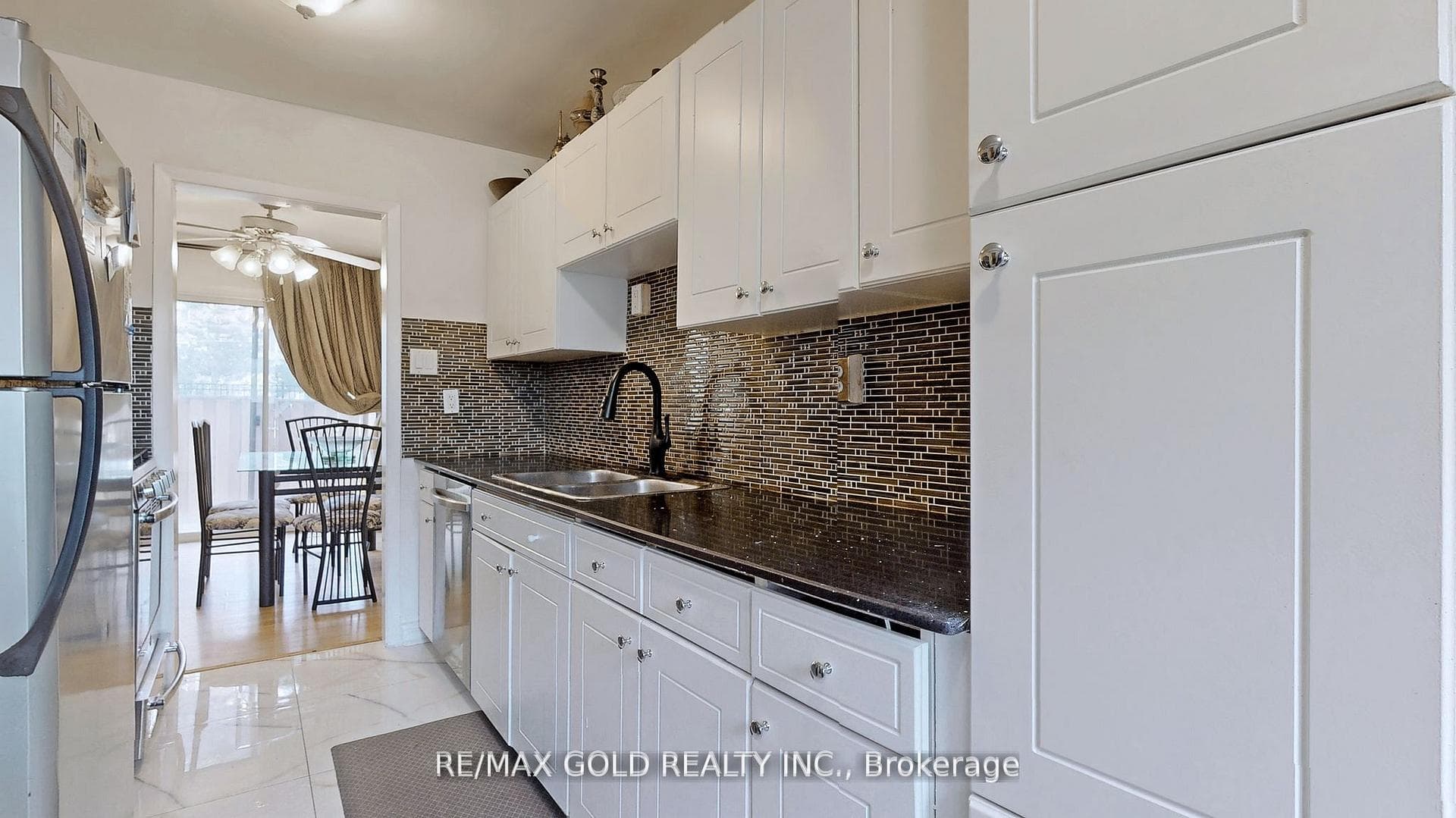 118 Fleetwood Crescent photo 10