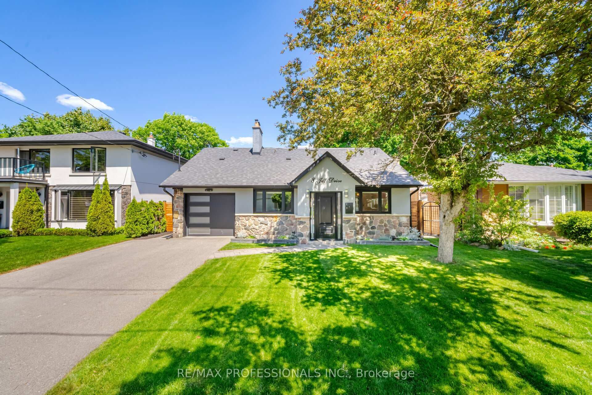 8 Jeff Drive photo 2