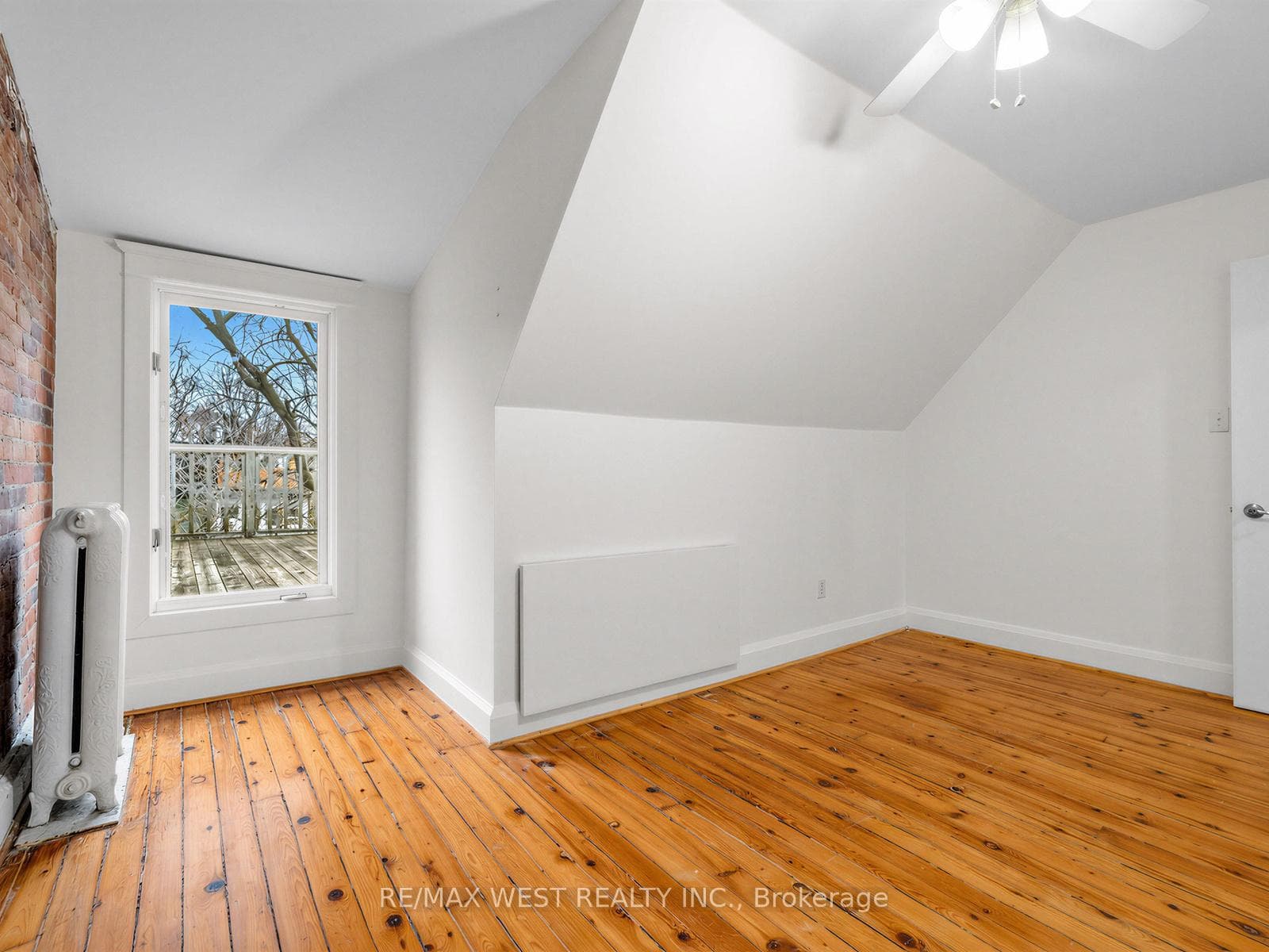 937 Bathurst Street photo 18