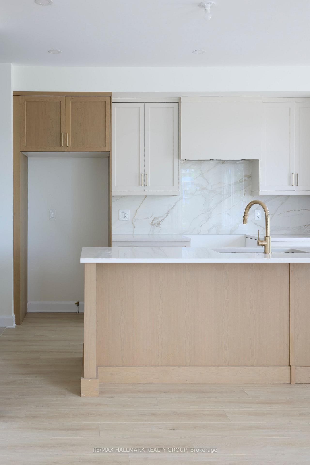 Images are to showcase builder finishes only.
