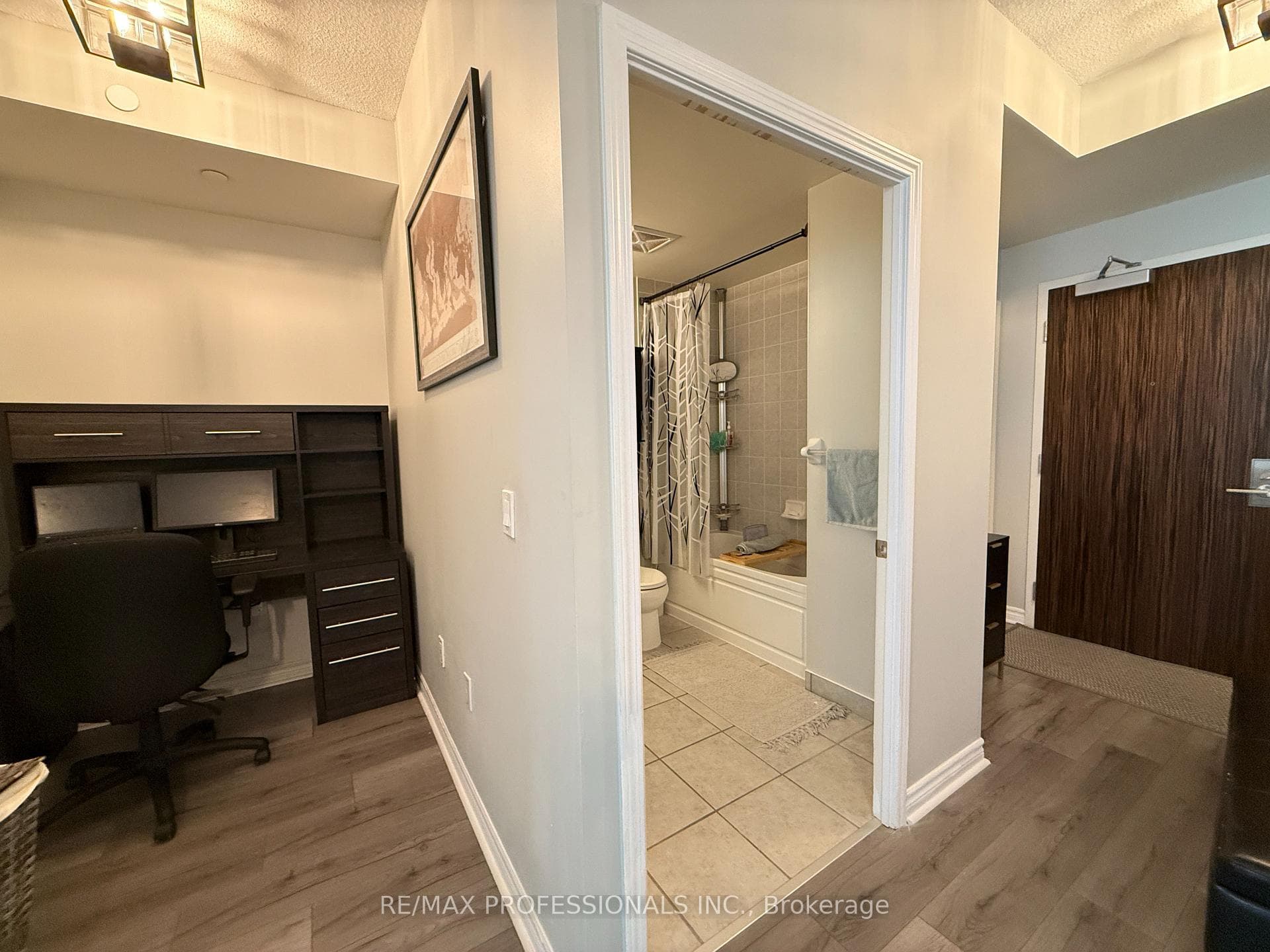 349 Rathburn Road Unit 909 photo 20