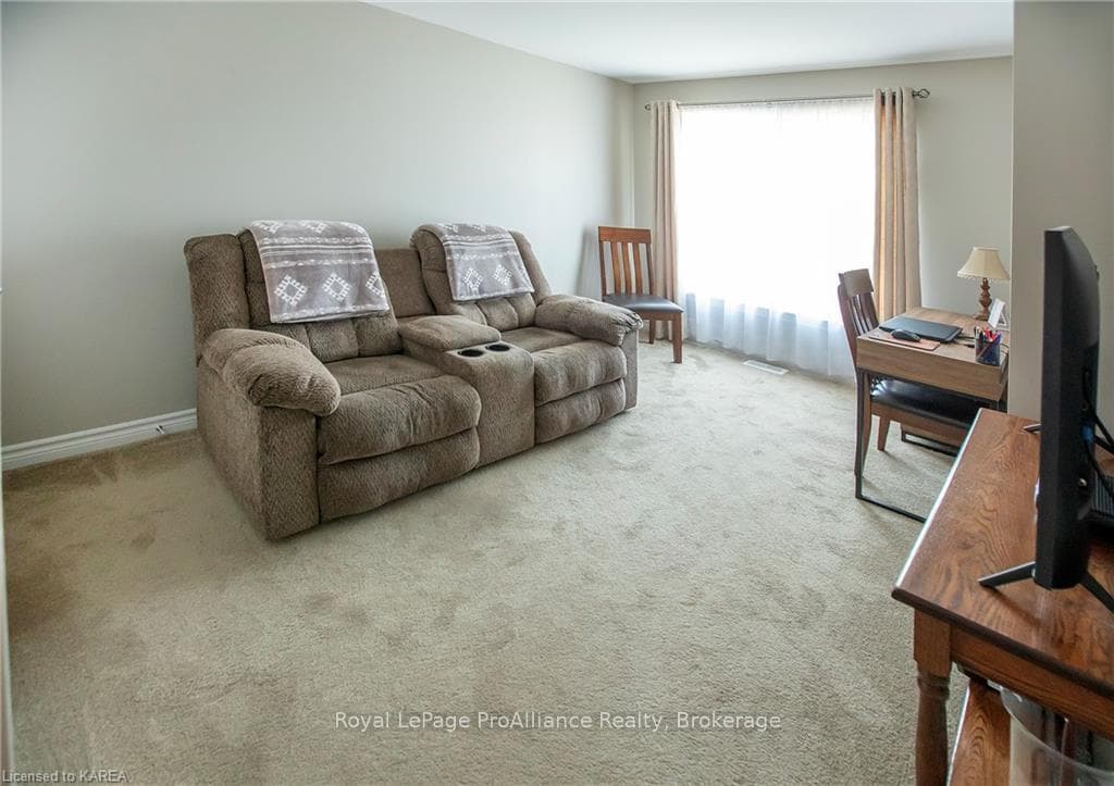1084 HORIZON Drive photo 19