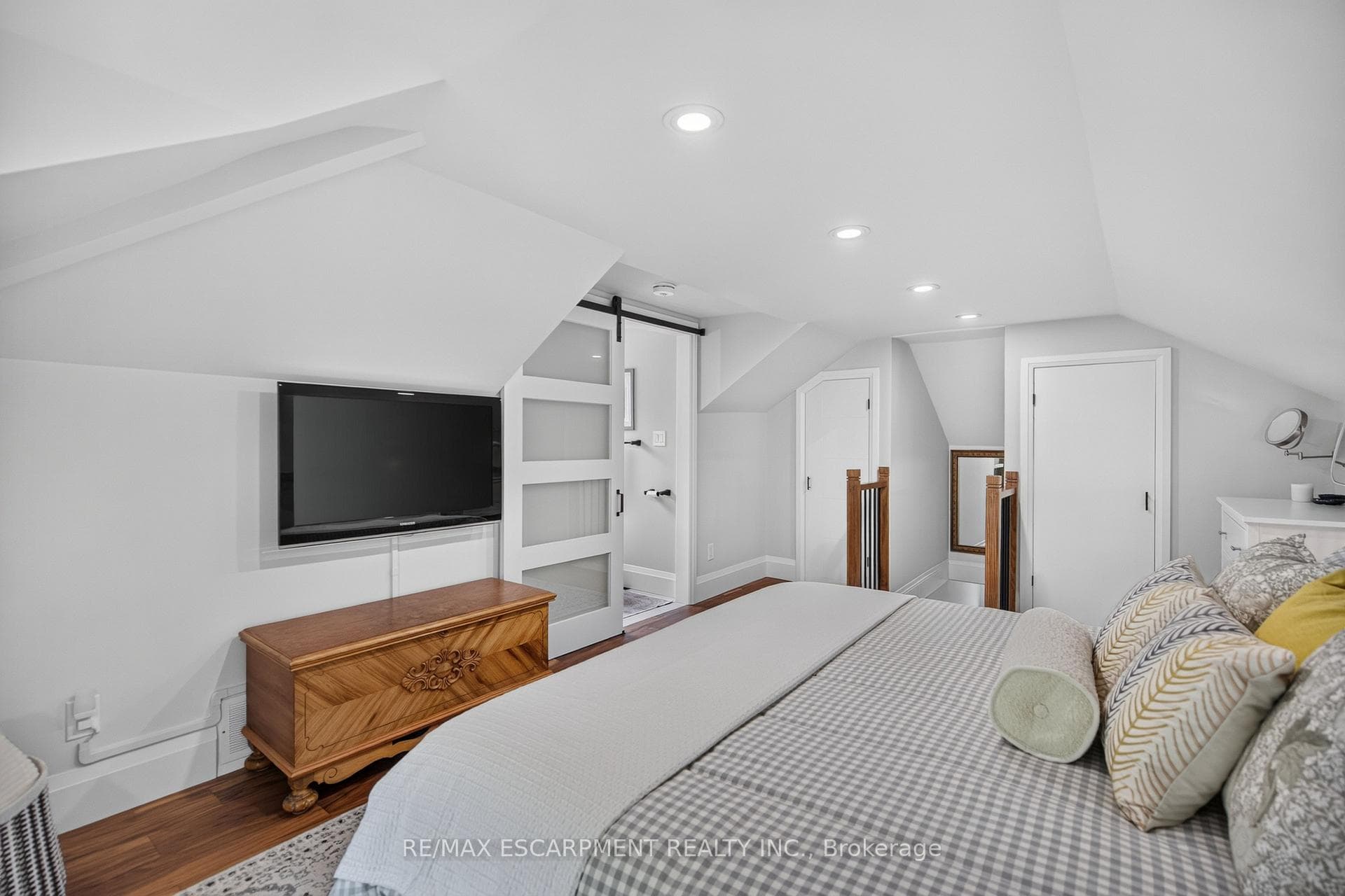 122 Stuart Street photo 23