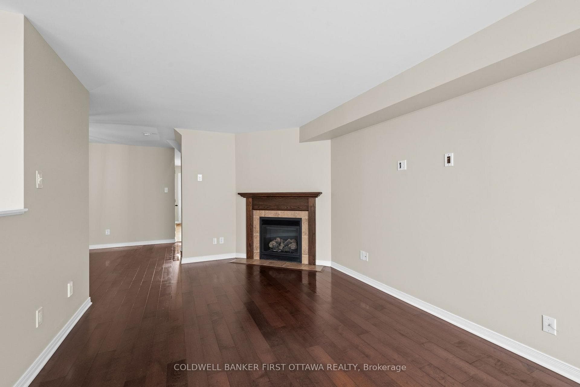 416 HARESFIELD Court photo 8