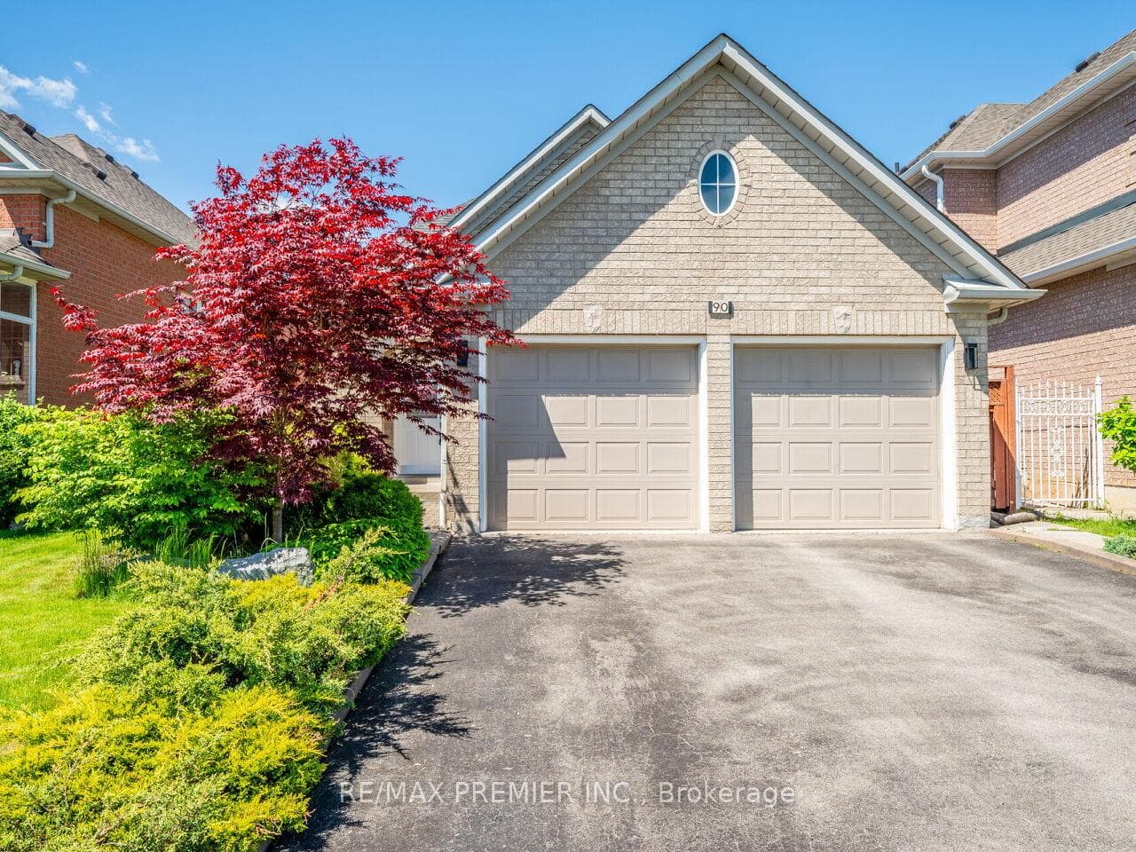90 Hawker Road photo 1