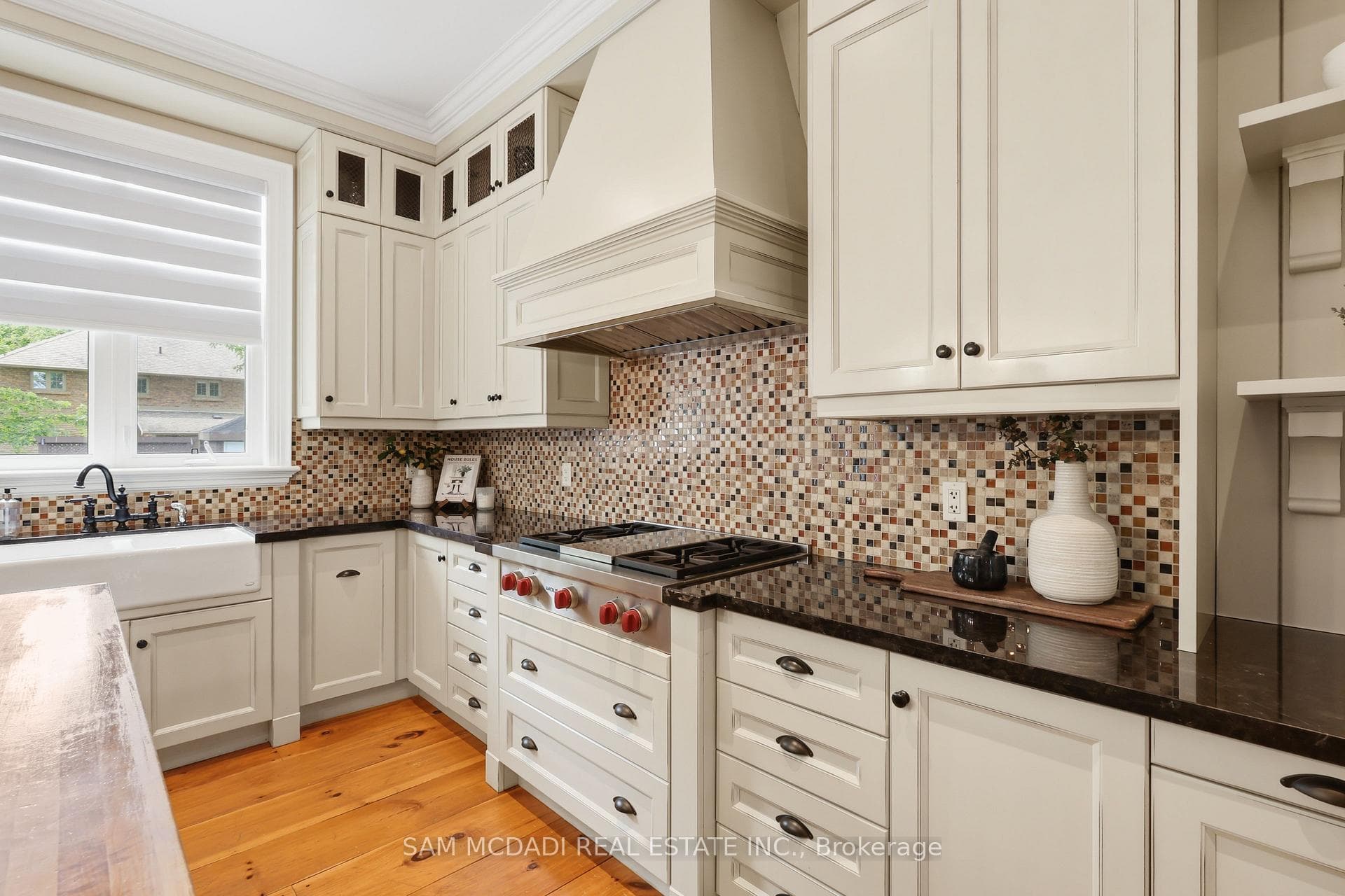 725 Queensway N/A photo 13