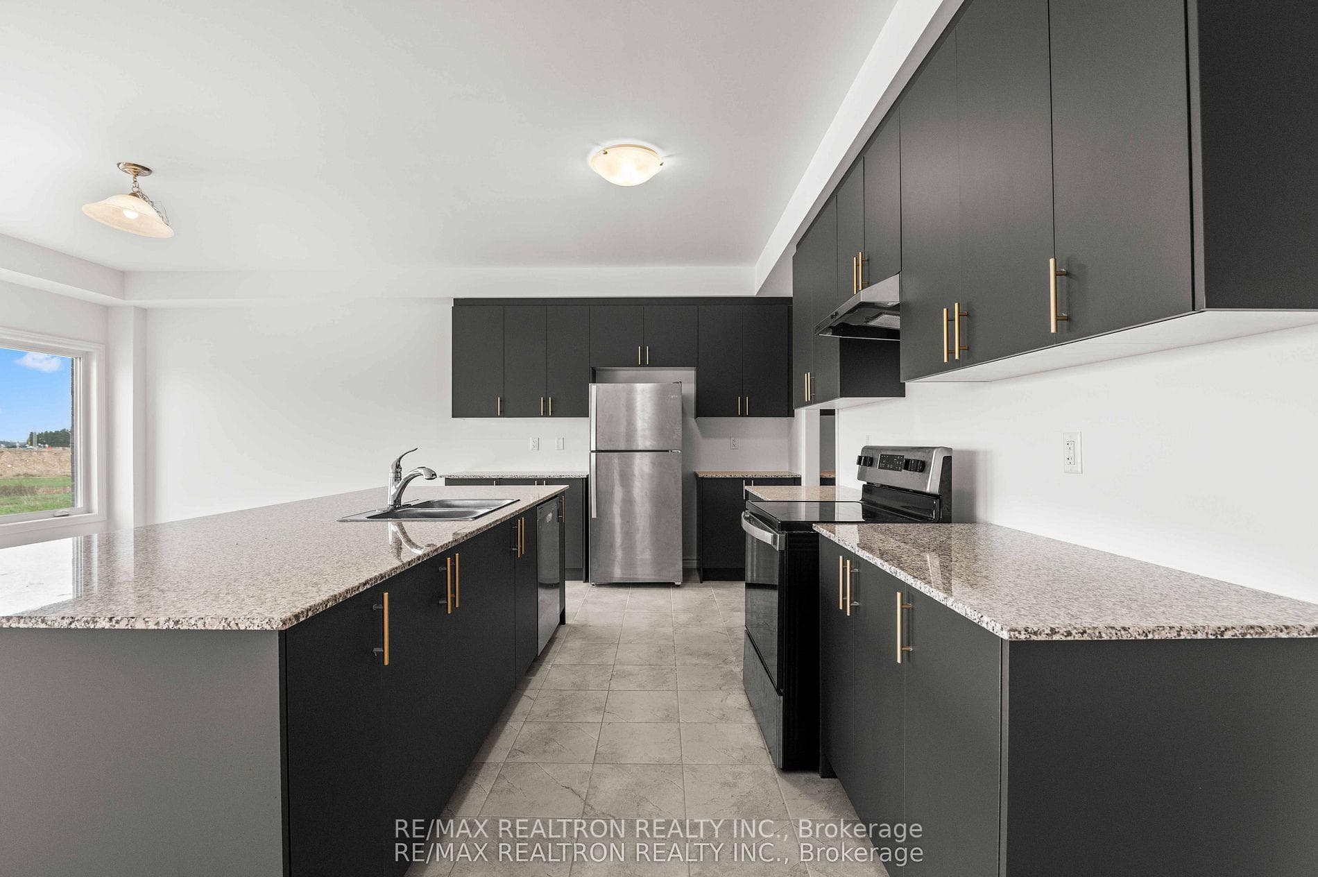 434 Vandusen Avenue photo 8