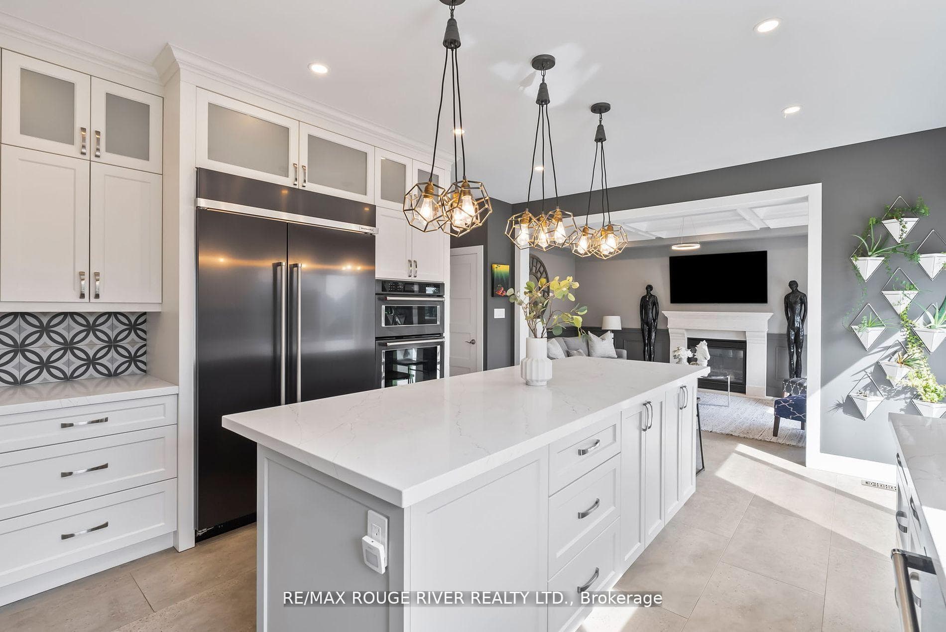 1218 Harlstone Crescent photo 6