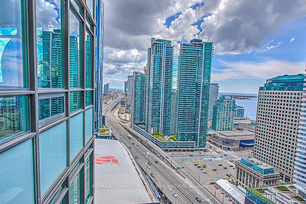 65 Bremner Boulevard Unit 2710 photo 32