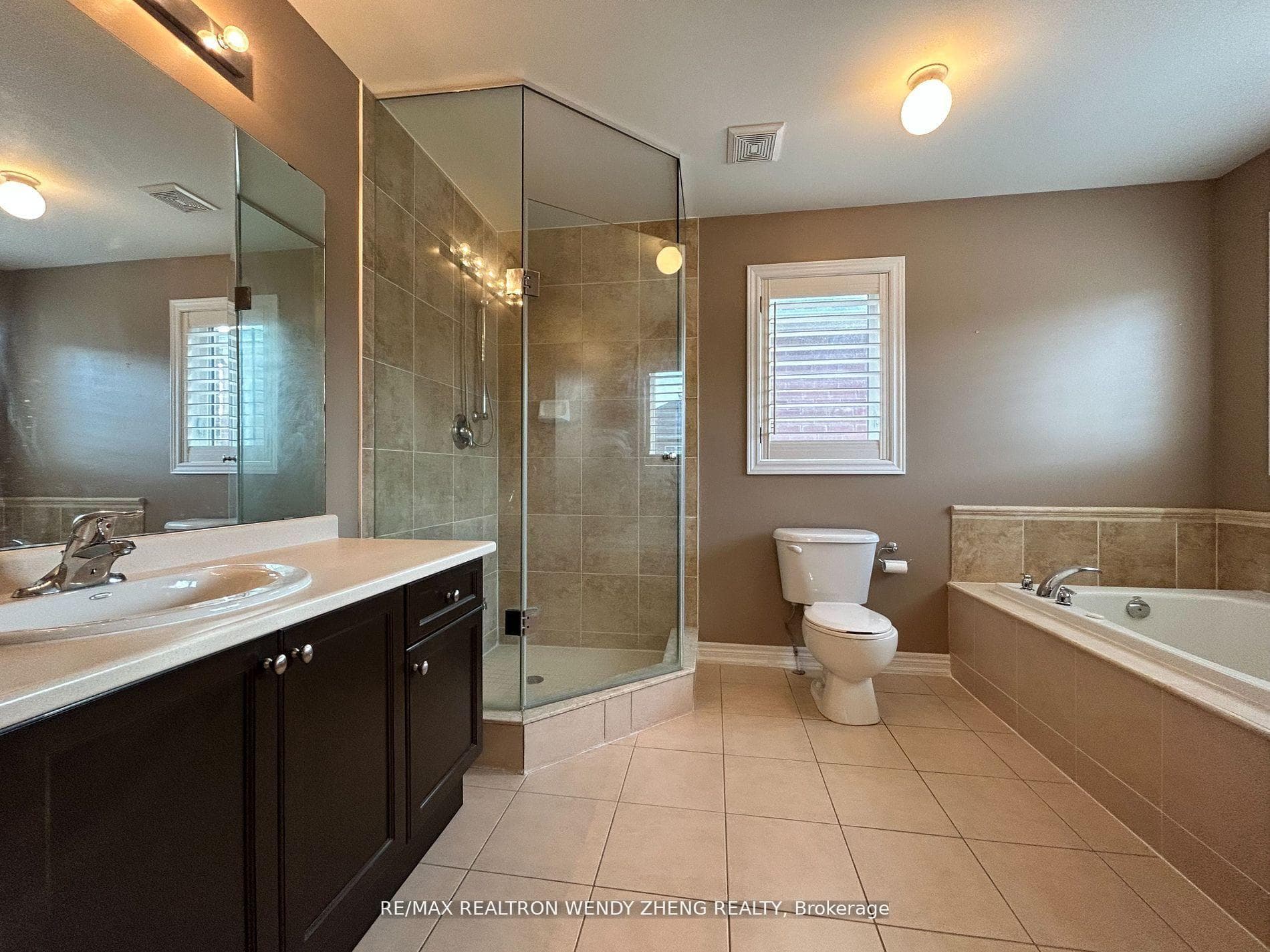 33 Begonia Crescent Unit Upper photo 12