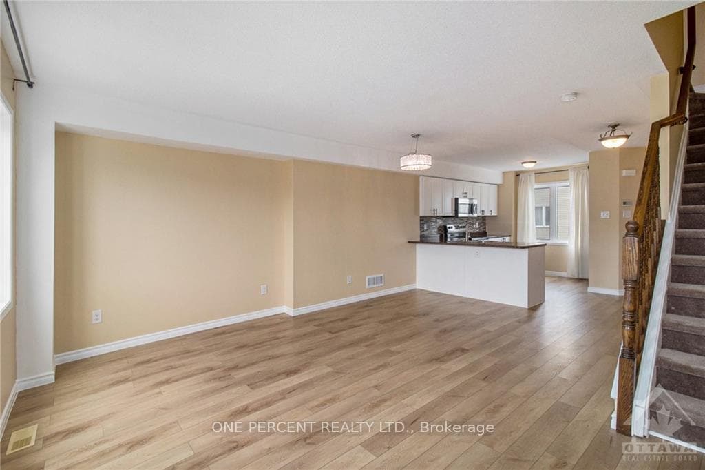 370 MOFFATT POND Court photo 8