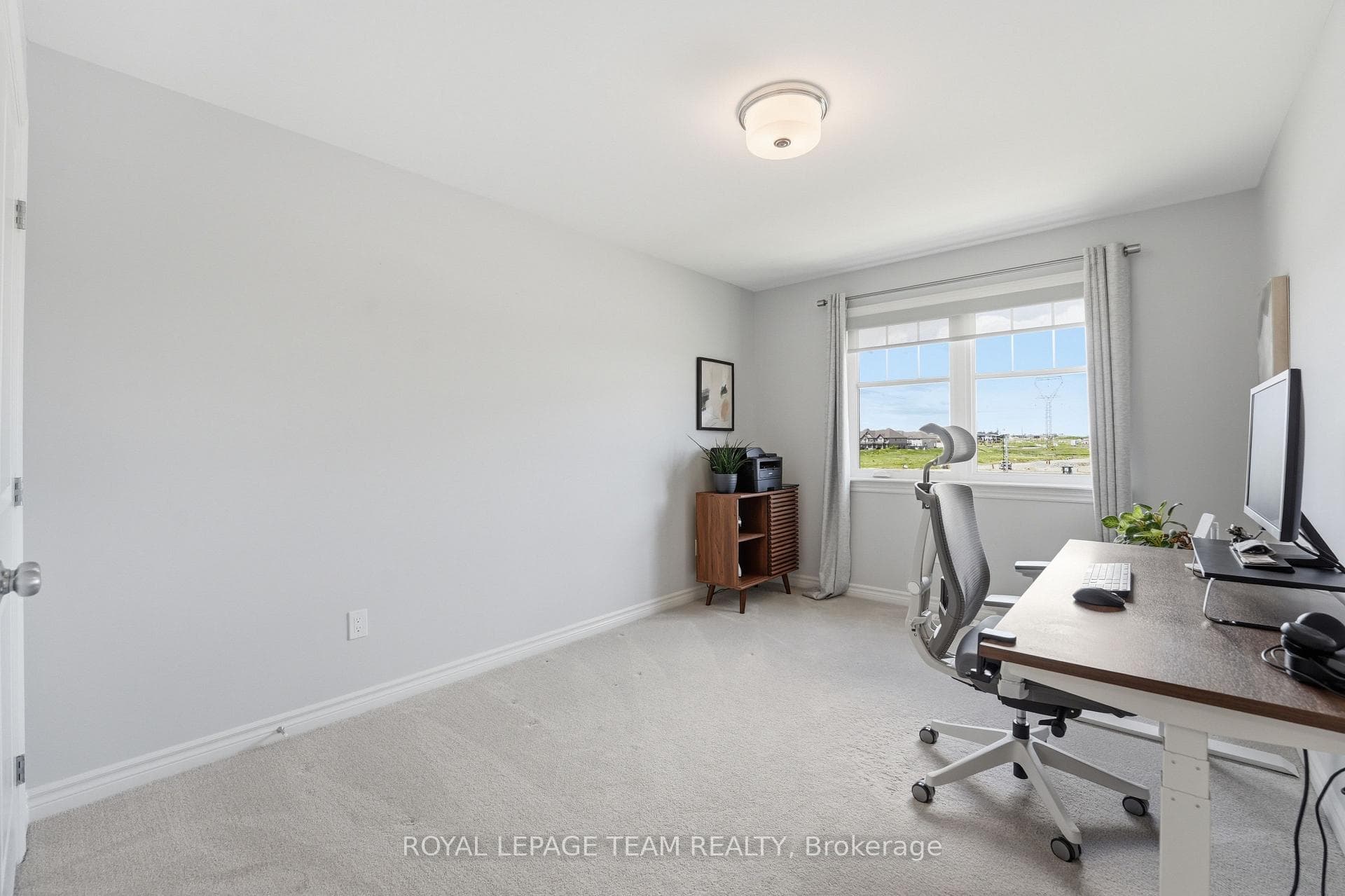 715 Maverick Crescent photo 34