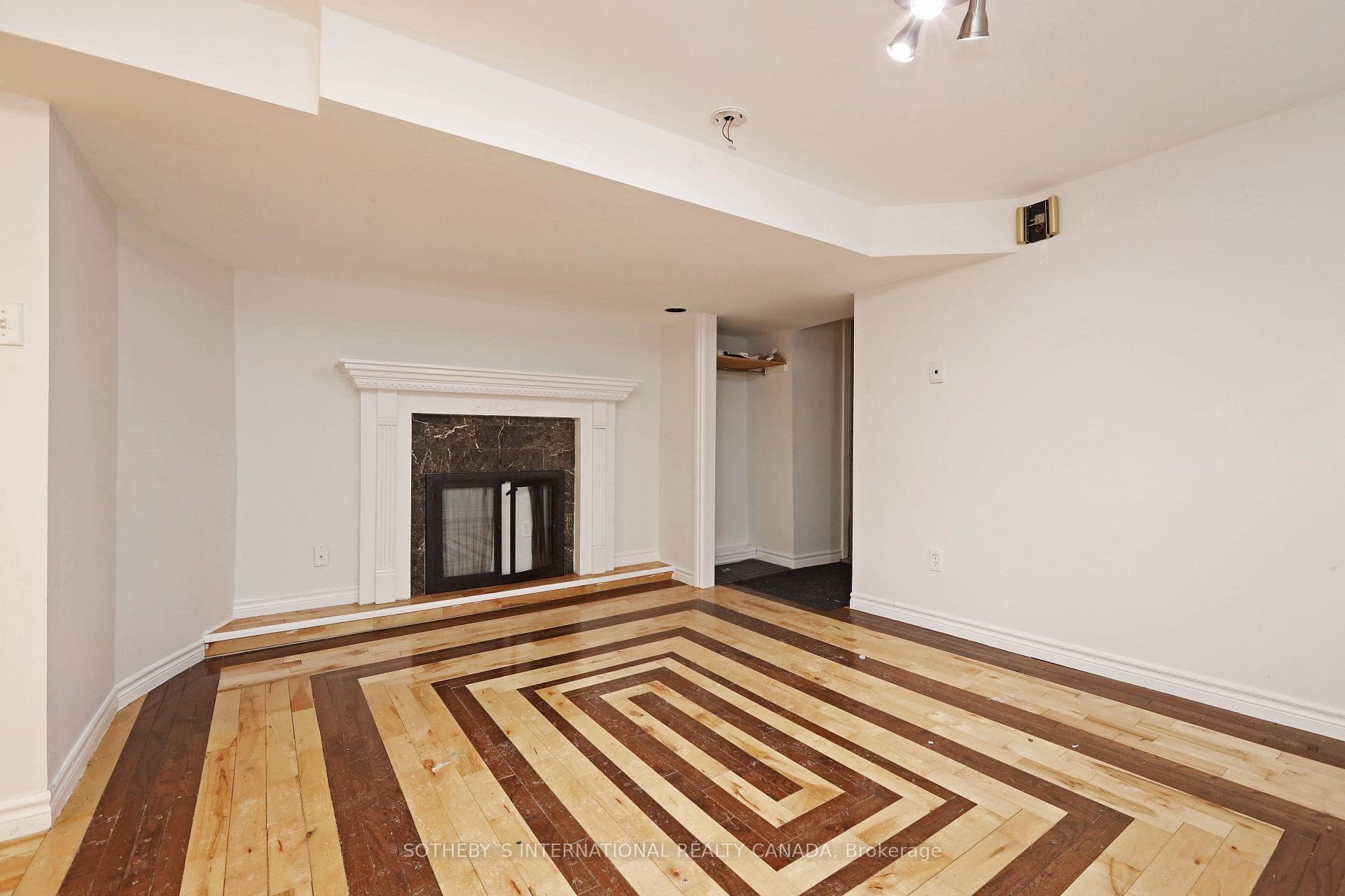 212 Glebemount Avenue Unit Lower photo 8