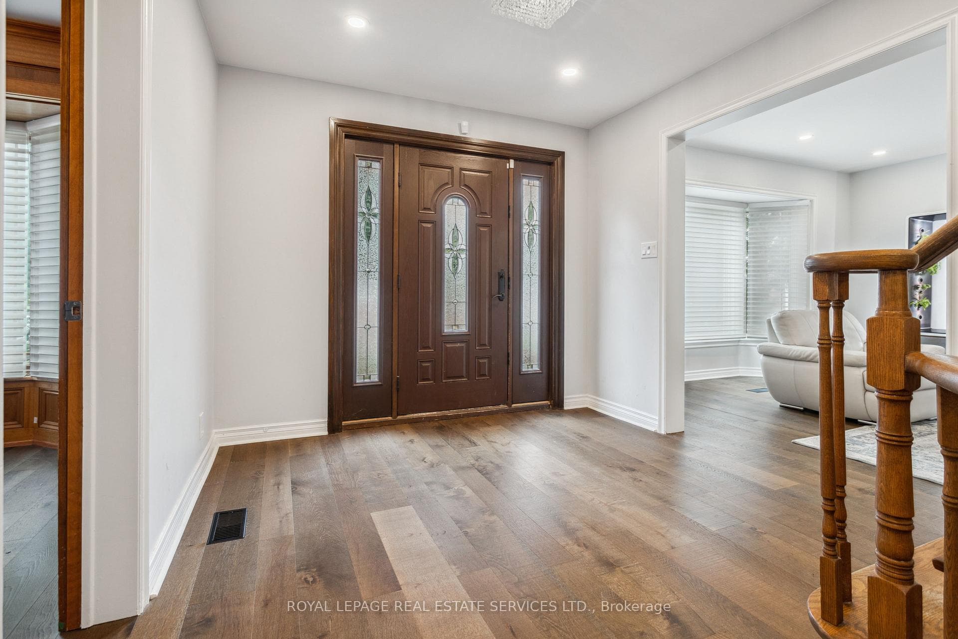 1068 Rockcliffe Court photo 3