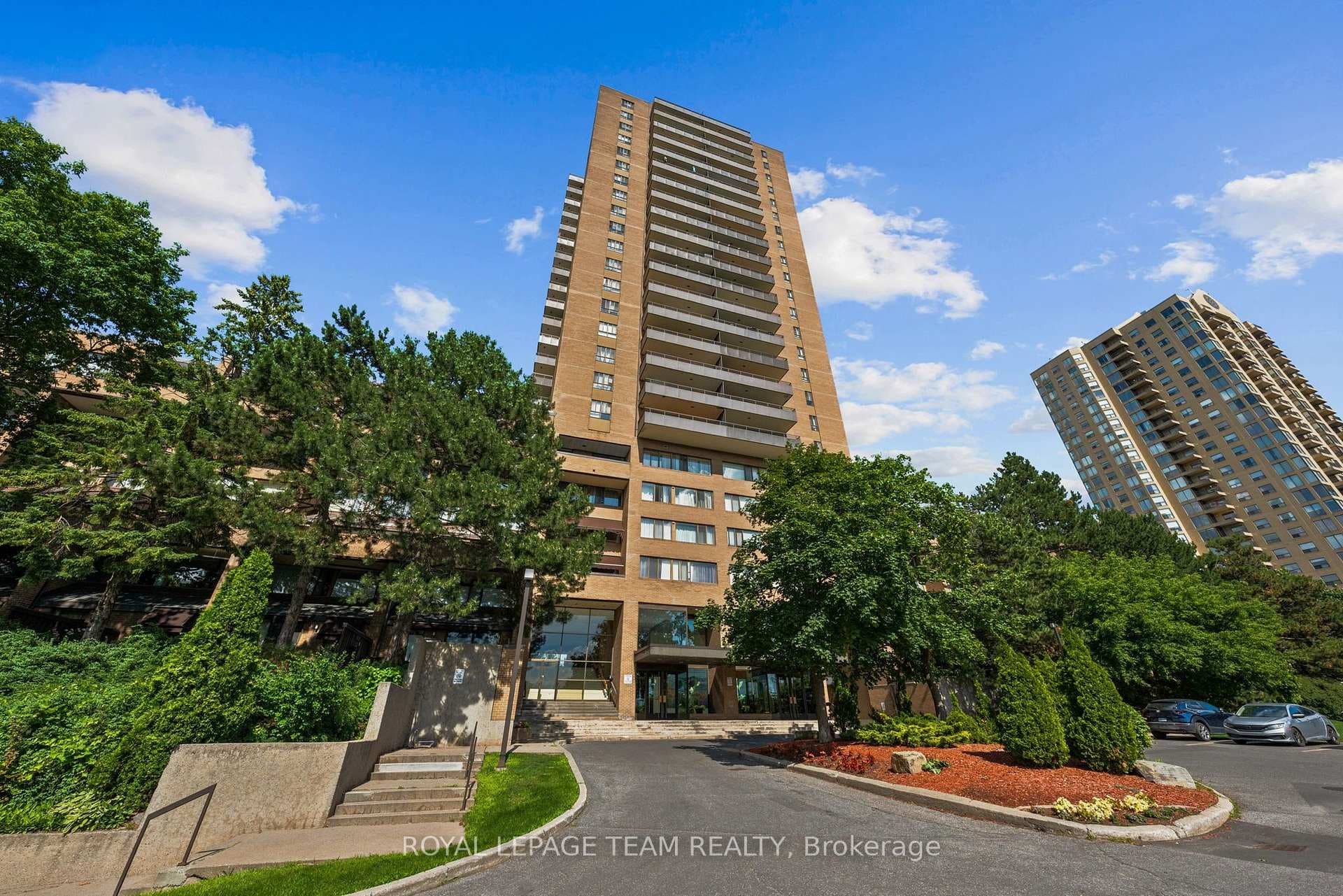 515 St Laurent Boulevard Unit 912 photo 4