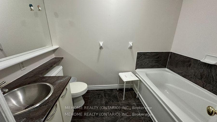 55 Bloor Street Unit 1009 photo 2