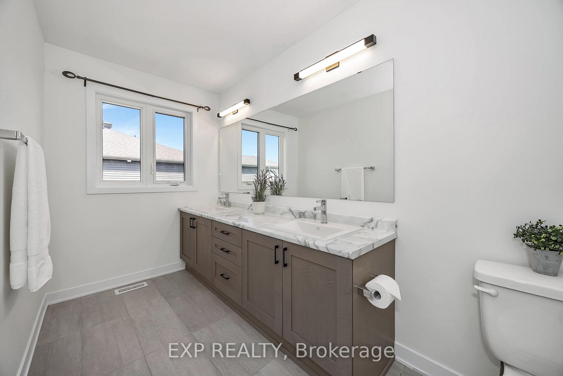 Primary 4 piece ensuite