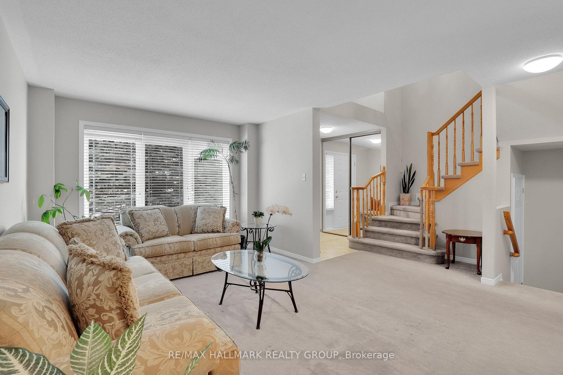 634 Aquaview Drive photo 2